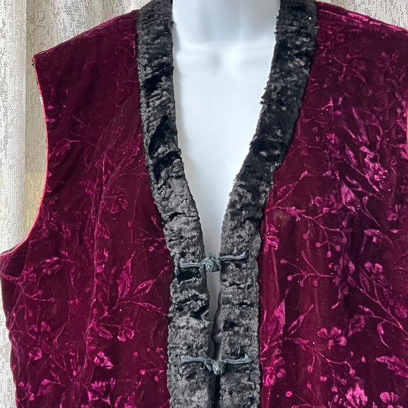 Vest Gold Cup Burgundy Black Crushed Velvet Thick Heavy Lined XL 4 Frog Closure - Picture 2 of 6